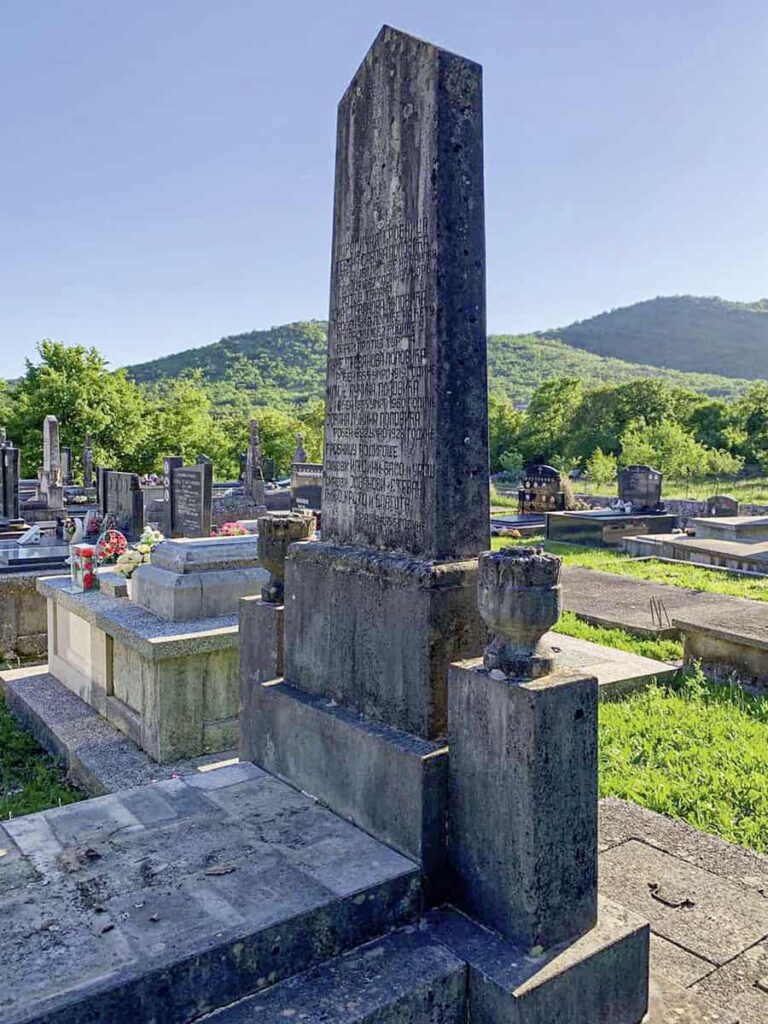 Ciscenje spomenika_prije